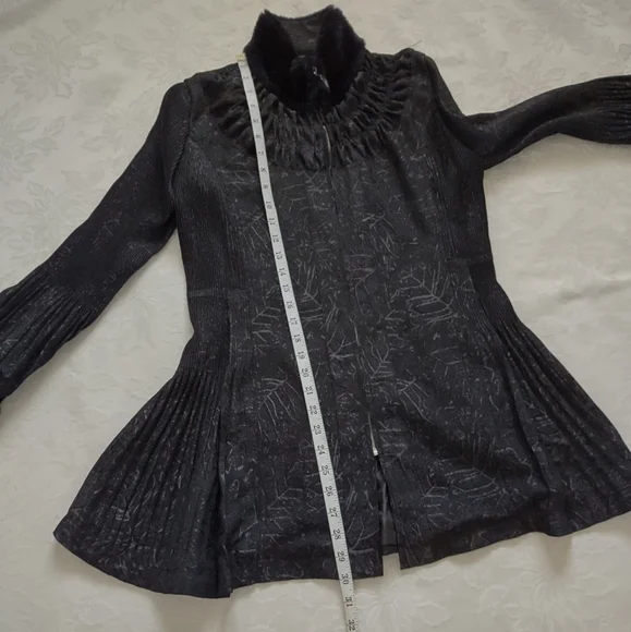 Lindi victorian faux fur jacquard pleats jacket zip front